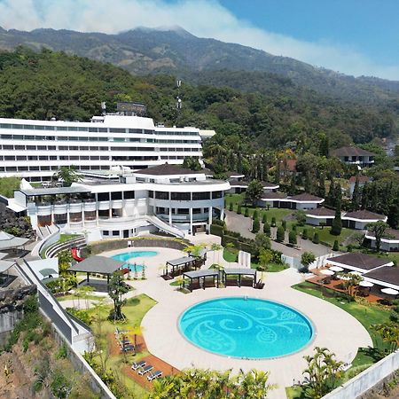 Surya Hotel & Cottages Prigen Buitenkant foto