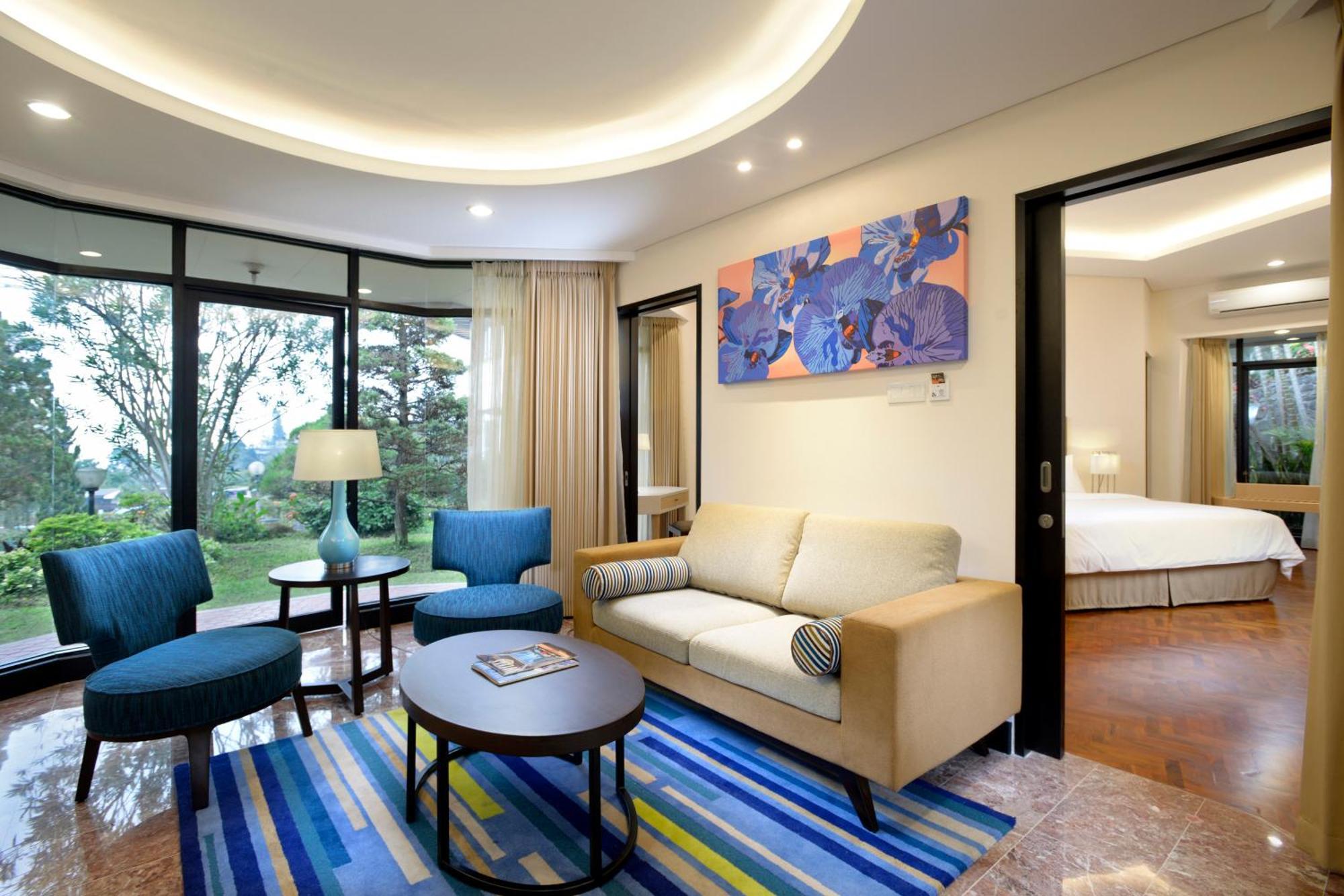 Surya Hotel & Cottages Prigen Buitenkant foto