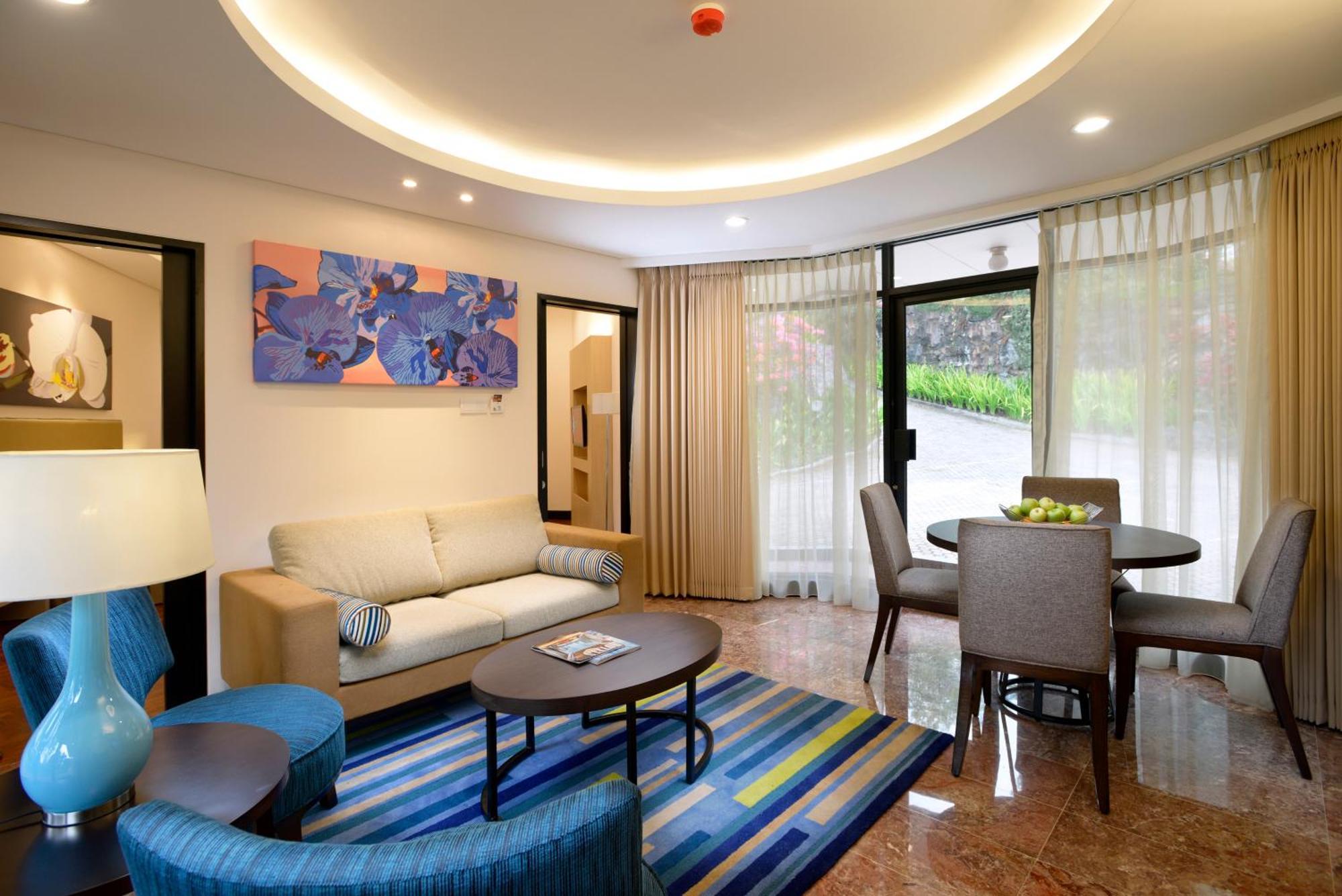 Surya Hotel & Cottages Prigen Buitenkant foto