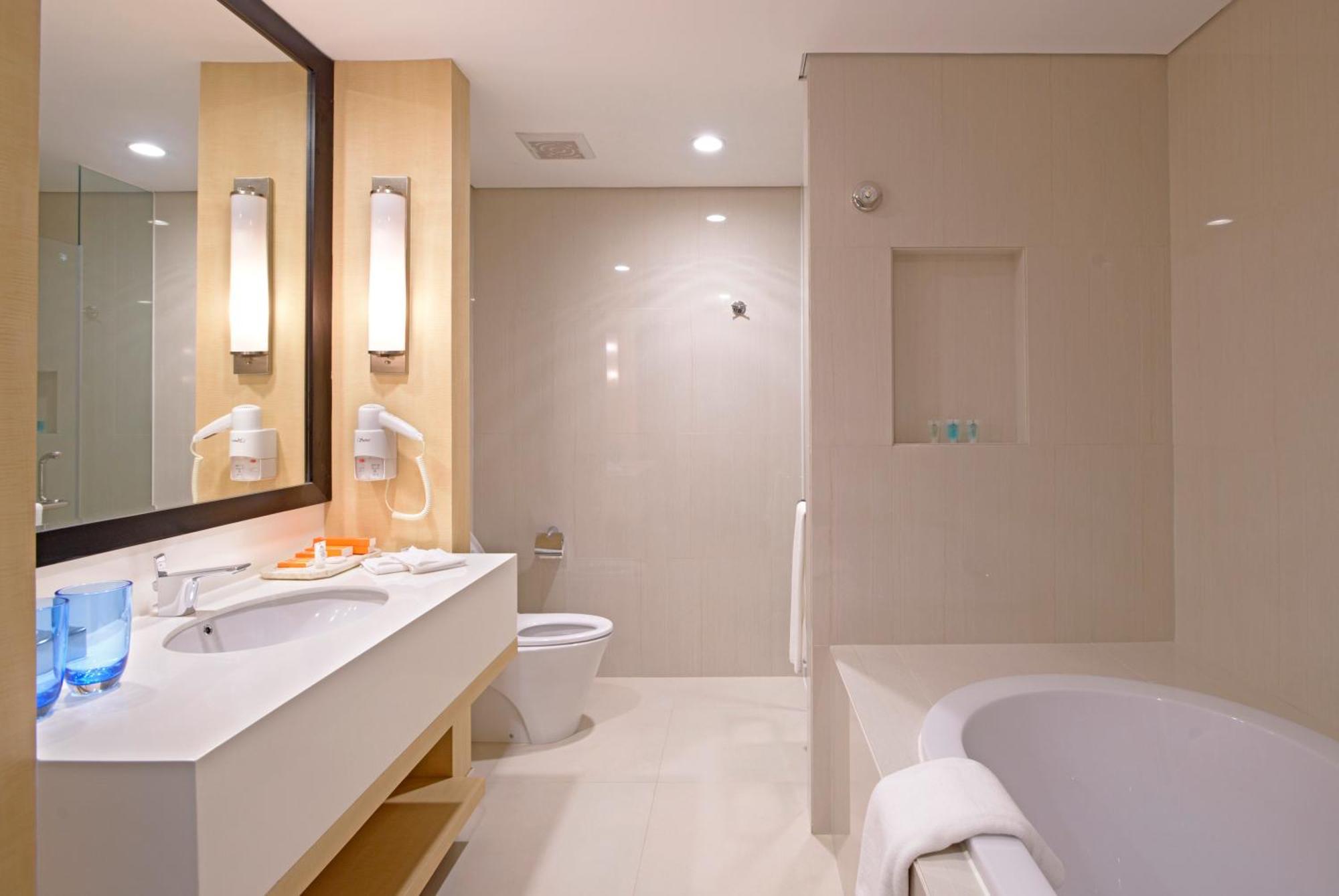 Surya Hotel & Cottages Prigen Buitenkant foto