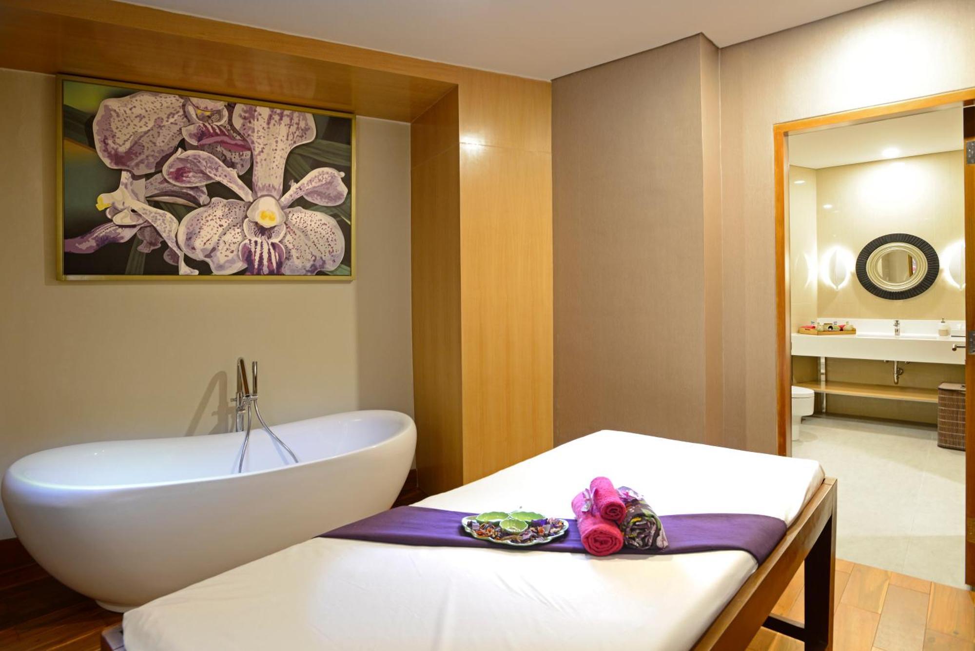 Surya Hotel & Cottages Prigen Buitenkant foto