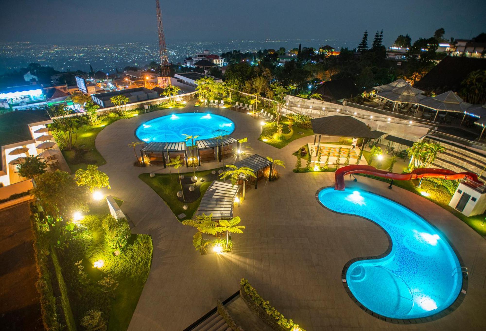 Surya Hotel & Cottages Prigen Buitenkant foto