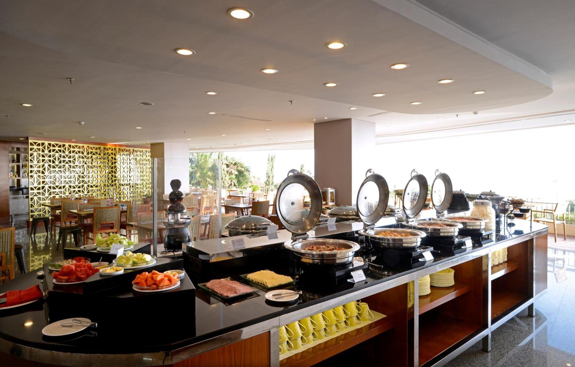 Surya Hotel & Cottages Prigen Buitenkant foto