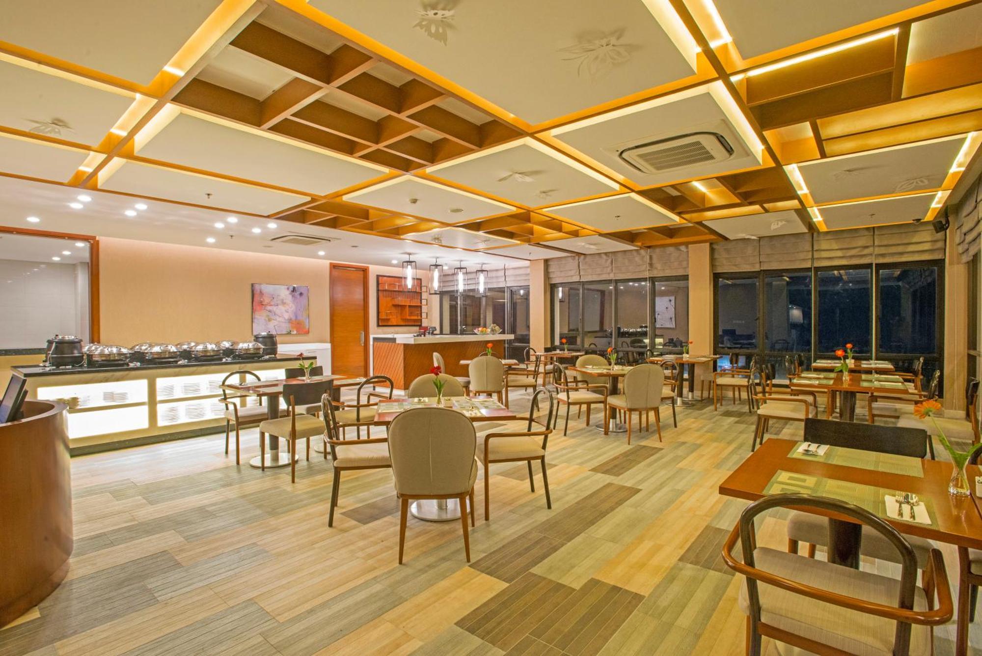 Surya Hotel & Cottages Prigen Buitenkant foto