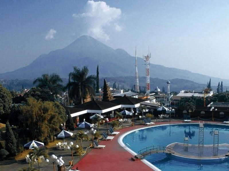 Surya Hotel & Cottages Prigen Buitenkant foto